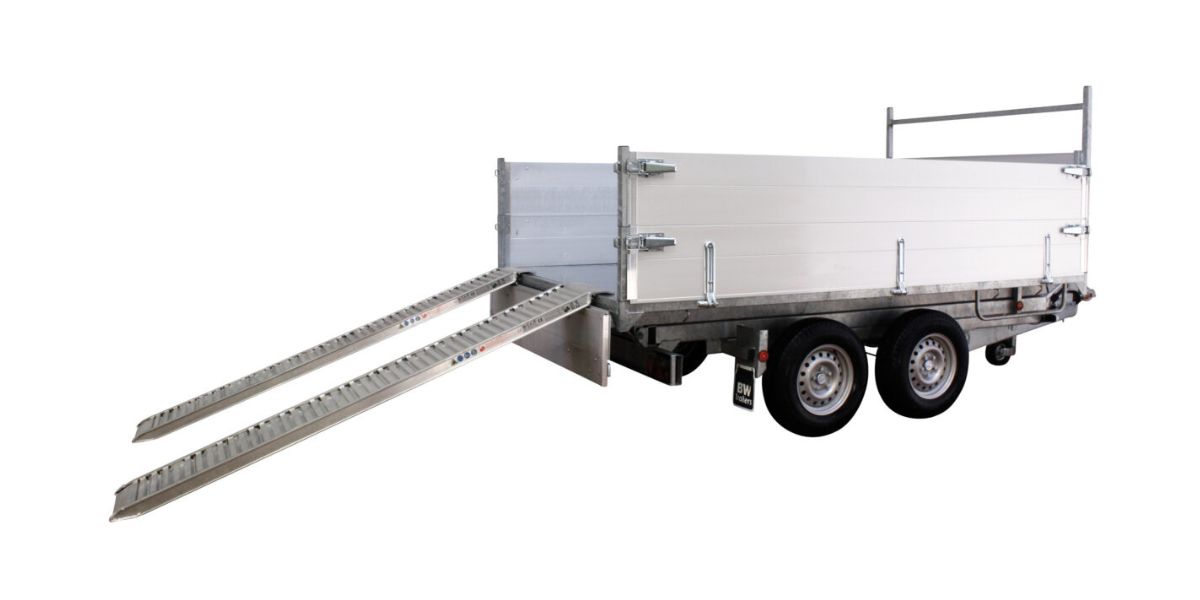 Benne basculante freinée double essieux + rampes de chargement